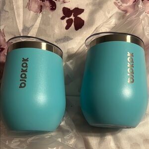 NWT bjpkpk Set of 2 Blue Stainless Steel Wine Tumblers With Lids